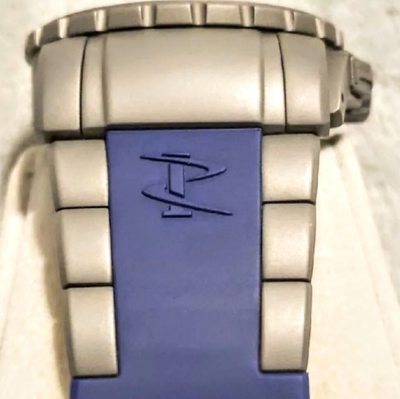 Invicta Reserve Diver Leviathan Quartz Men's Watch - Picture 2 of 4